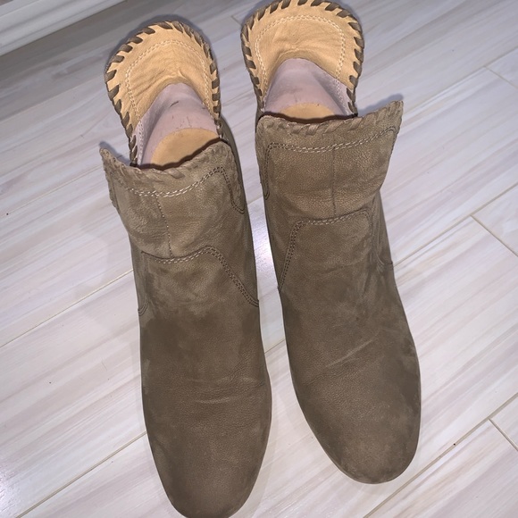 Lucky Brand Women’s Olive Bootie Heels (size 9.5) - Picture 5 of 6